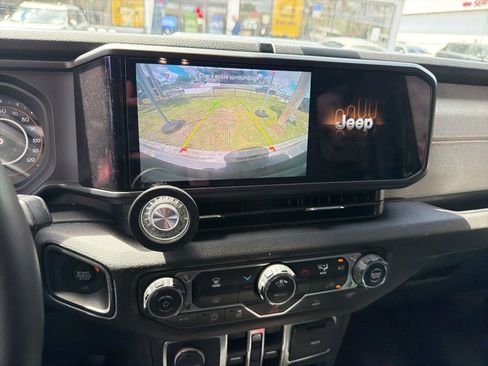 Used 2024 Jeep Wrangler Sport S image 7