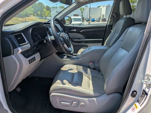 Used 2019 Toyota Highlander Limited Platinum AWD/4WD image 22