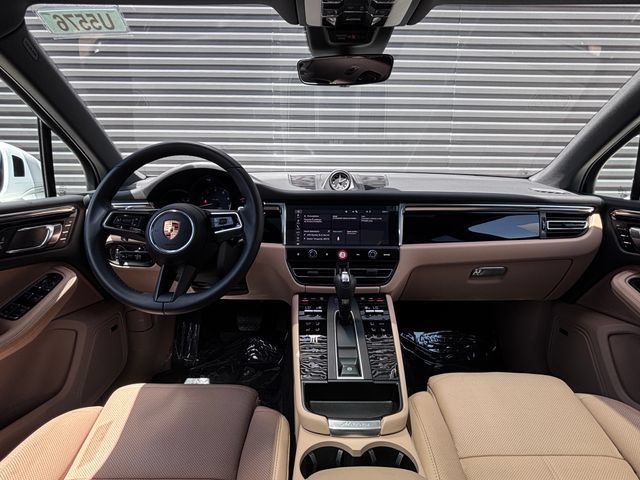 Certified 2026 Porsche Macan AWD/4WD image 13