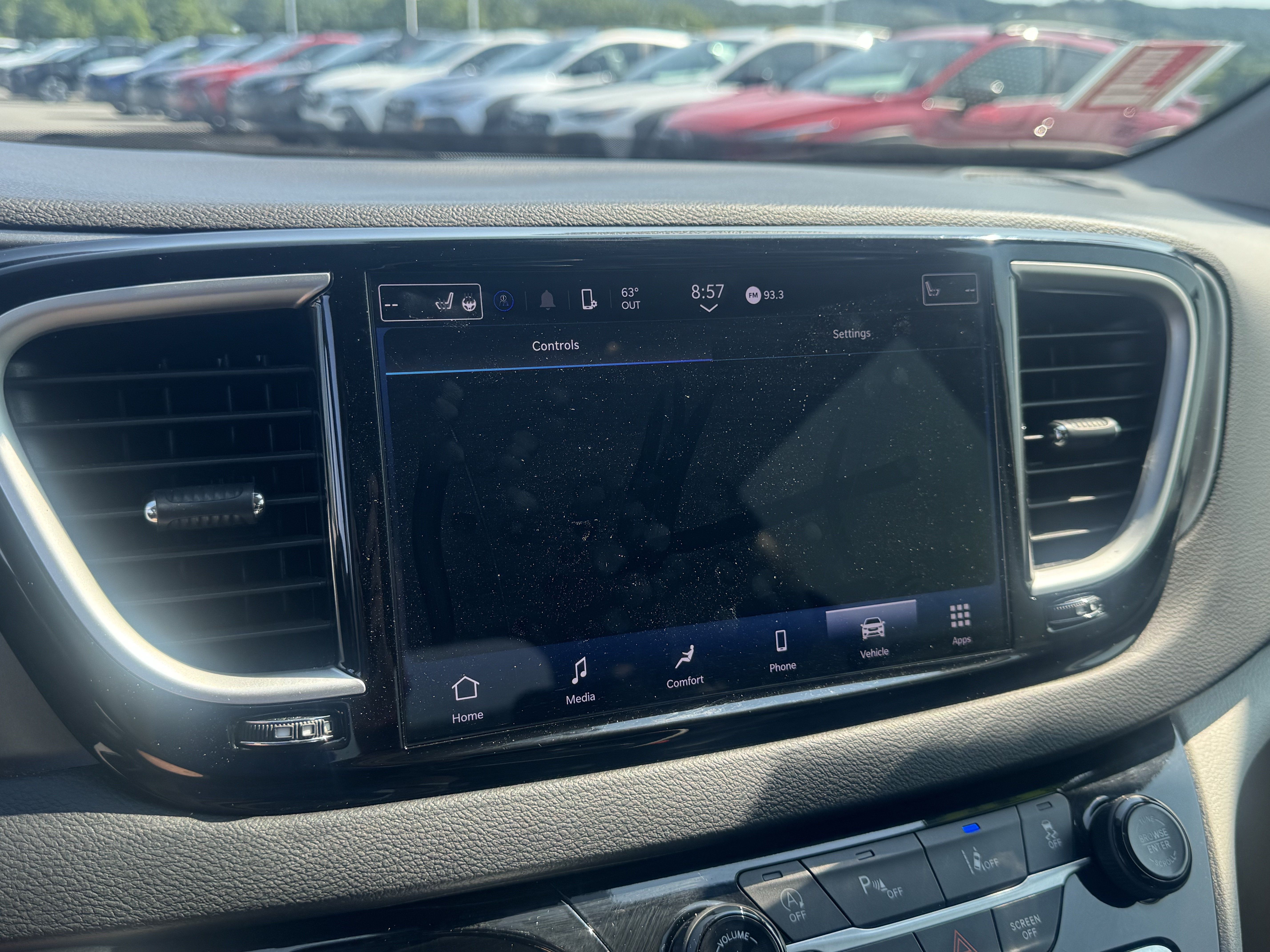 Used 2024 Chrysler Pacifica Touring-L FWD image 26