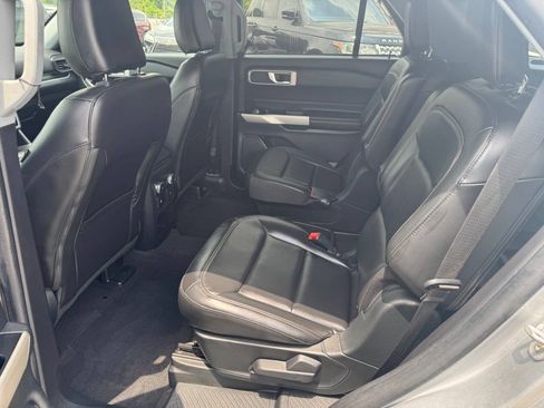 Used 2021 Ford Explorer XLT w/ Equipment Group 202A RWD image 16