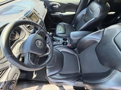 Used 2019 Jeep Cherokee Latitude Plus AWD/4WD image 15