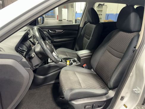 Used 2017 Nissan Rogue SV w/ SV Family Package image 14