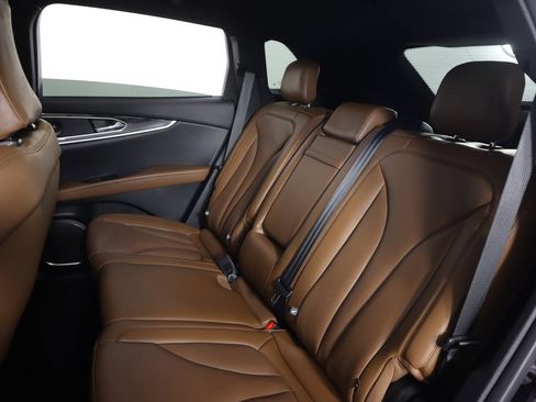 Used 2022 Lincoln Nautilus Reserve w/ Monochromatic Package image 35