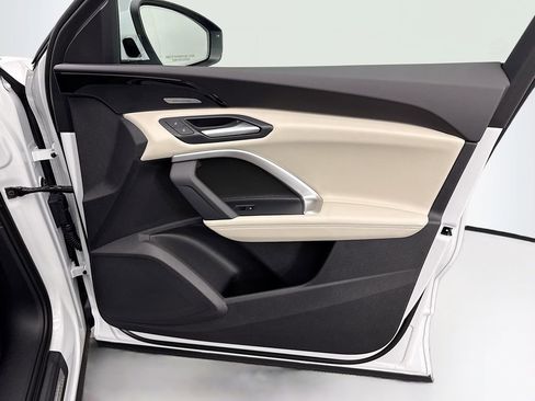 Used 2025 Audi Q5 2.0T Premium Plus w/ Premium Plus image 24