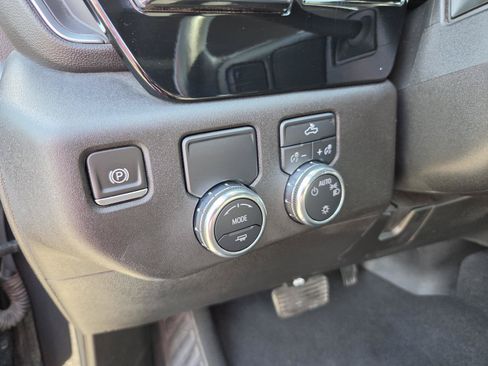 Used 2024 GMC Sierra 1500 SLE RWD image 17