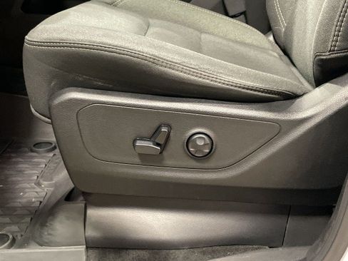 Used 2020 RAM 1500 4x4 Crew Cab image 14