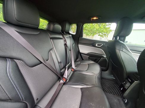 Used 2024 Jeep Compass Latitude w/ Convenience Group AWD/4WD image 19