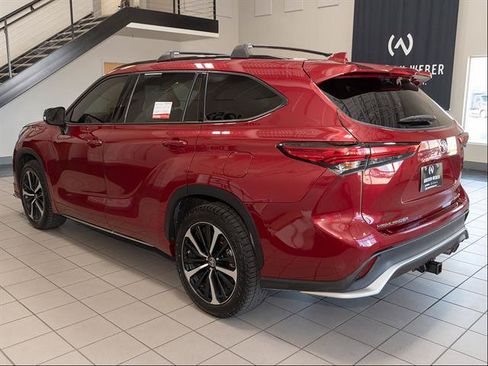 Used 2022 Toyota Highlander XSE AWD/4WD image 21