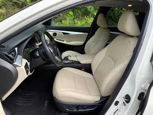 Used 2020 INFINITI QX50 Luxe w/ Navigation Package AWD/4WD image 11