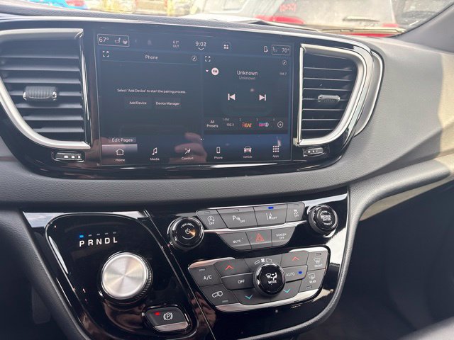 Used 2026 Chrysler Pacifica Select FWD image 9