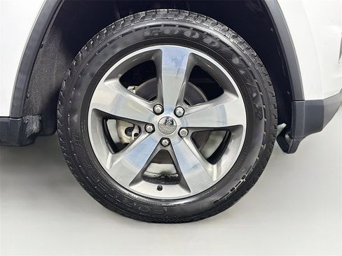 Used 2015 Jeep Grand Cherokee Limited w/ Luxury Group II image 34