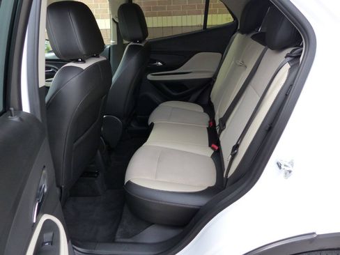 Used 2021 Buick Encore Preferred FWD image 32