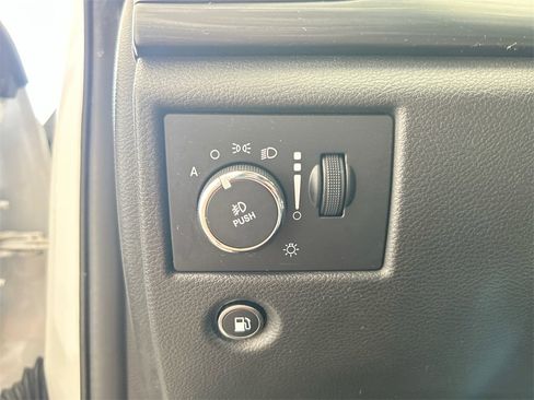 Used 2021 Jeep Grand Cherokee Laredo image 17