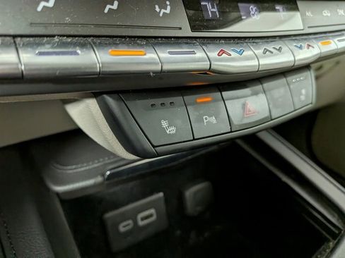 Certified 2023 Cadillac XT4 Luxury w/ Cold Weather Package image 9