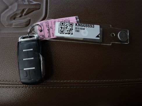 Used 2019 RAM 1500 Laramie image 25