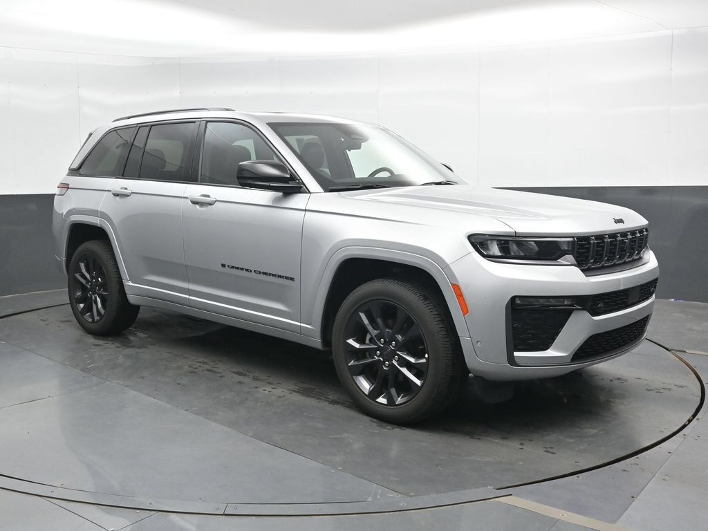 Used 2026 Jeep Grand Cherokee Limited AWD/4WD image 4
