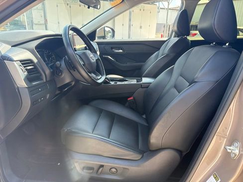 Used 2025 Nissan Rogue SV w/ SV Premium Package FWD image 13