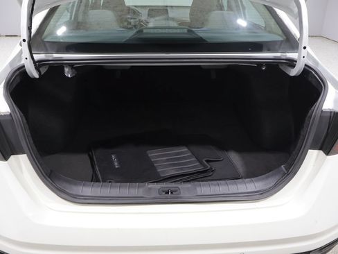 Used 2025 Nissan Altima 2.5 SV FWD image 4