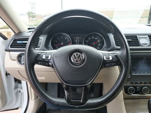 Used 2017 Volkswagen Passat 1.8T SE w/ SE Lighting Package image 23