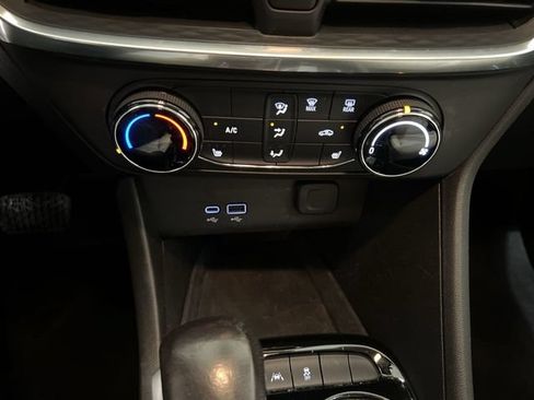 Certified 2024 Buick Encore GX Preferred w/ Comfort Package FWD image 16