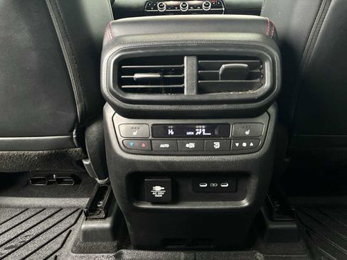 Used 2025 Honda Pilot Black Edition image 22