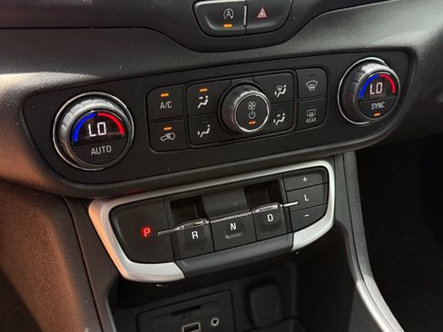 Used 2022 GMC Terrain SLT FWD image 16