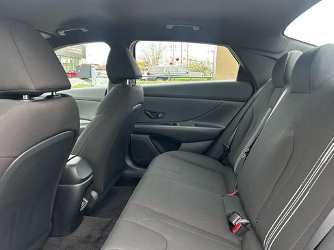 Certified 2025 Hyundai Elantra SEL image 36