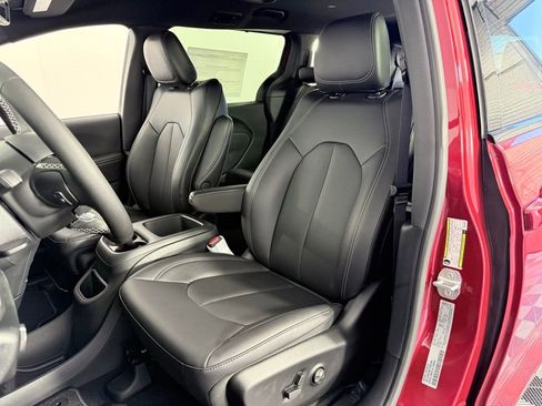 New 2026 Chrysler Pacifica Select image 10