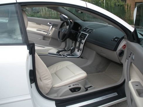 Used 2011 Volvo C70 T5 w/ Convenience Pkg FWD image 26