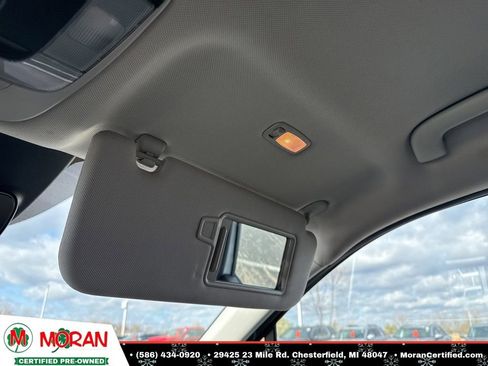 Used 2025 Kia Sorento S image 21