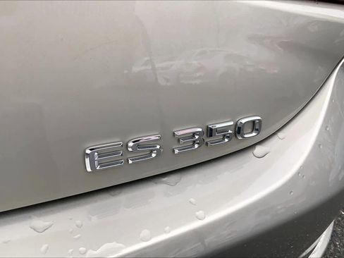 Certified 2024 Lexus ES 350 w/ Premium Package image 9