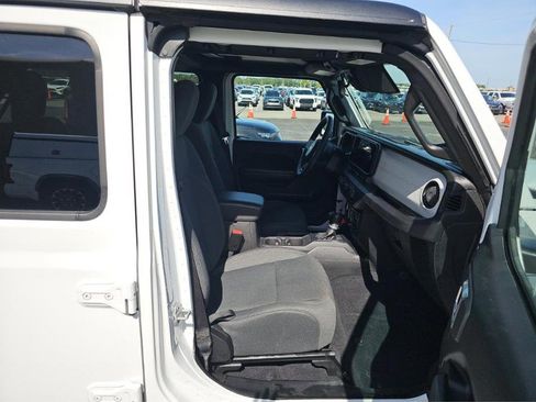 Used 2025 Jeep Wrangler Unlimited Sport AWD/4WD image 13