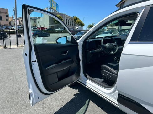 Used 2024 Hyundai Kona Limited FWD image 9