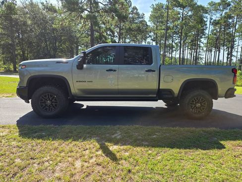 New 2026 Chevrolet Silverado 2500 ZR2 AWD/4WD image 2