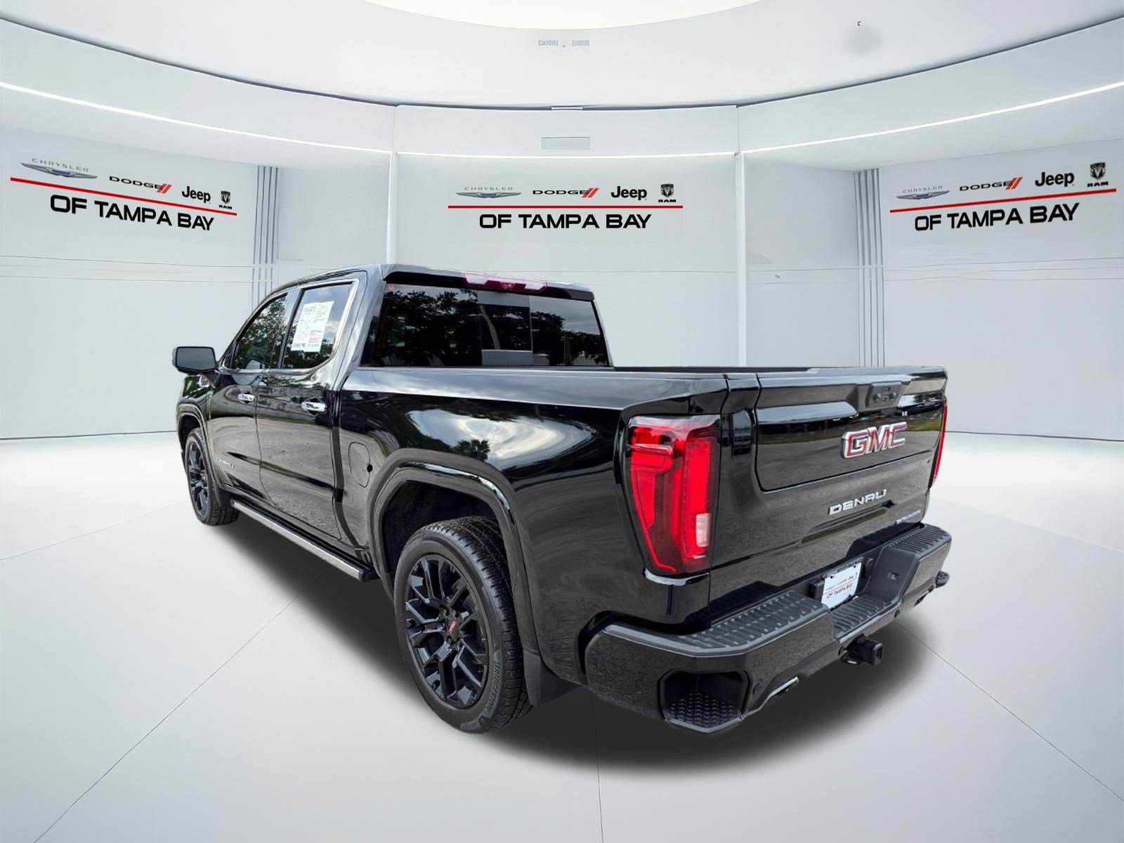 Used 2025 GMC Sierra 1500 Denali AWD/4WD image 4