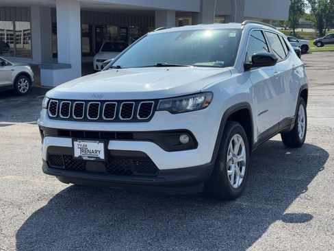 Used 2024 Jeep Compass Latitude AWD/4WD image 10