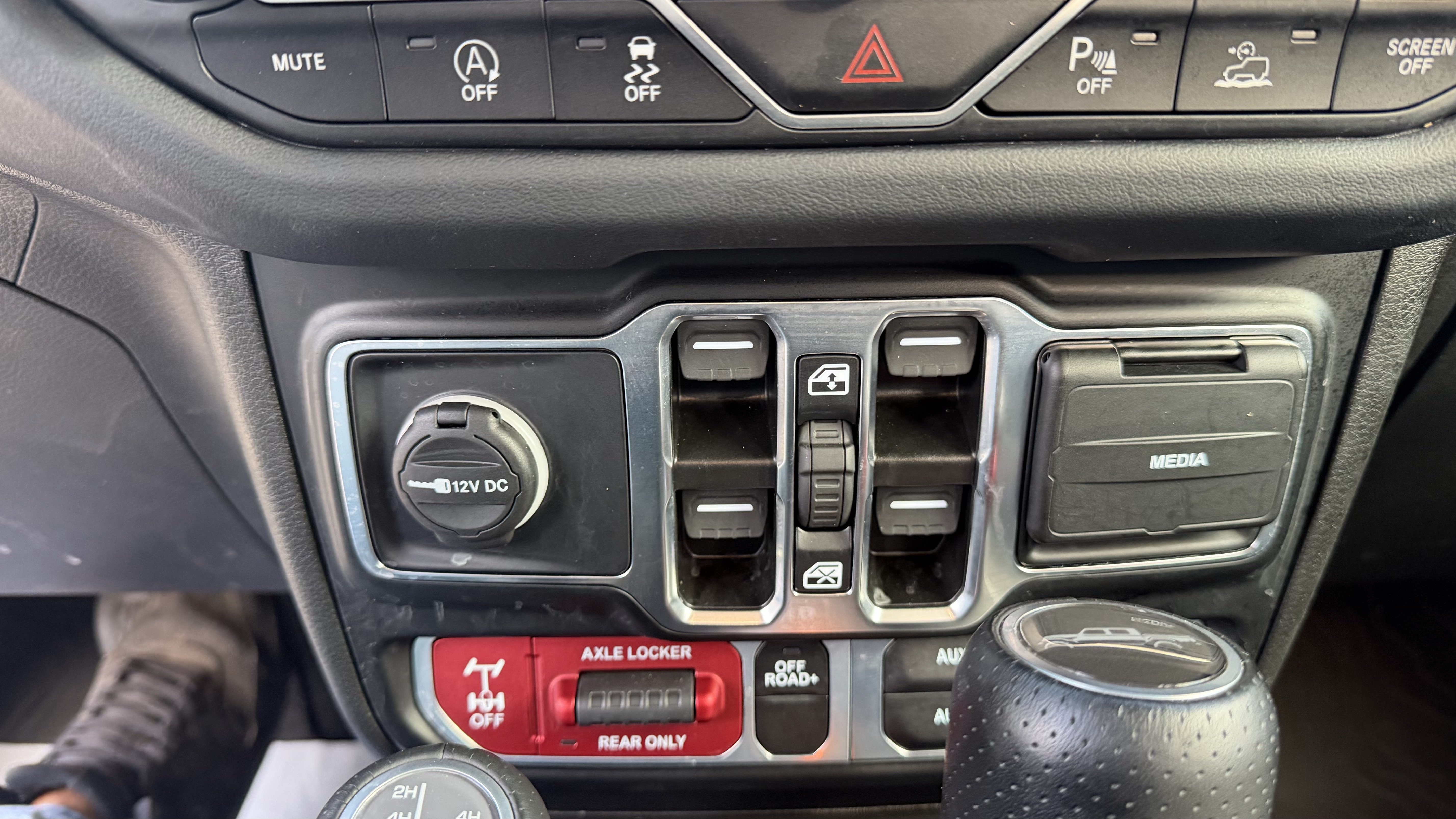 Used 2024 Jeep Gladiator Mojave AWD/4WD image 29