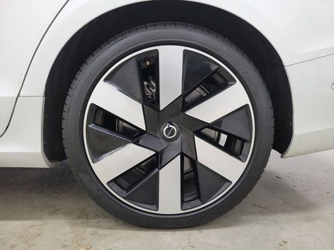 Used 2024 Volvo S60 T8 Plus image 11