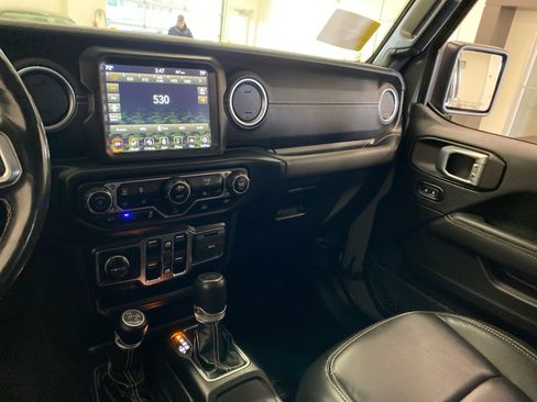 Used 2022 Jeep Wrangler Unlimited Sahara w/ Cold Weather Group image 13