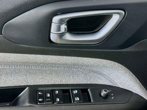 Used 2024 Jeep Compass Latitude image 15