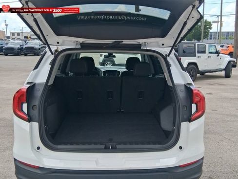 Used 2024 GMC Terrain SLE FWD image 21