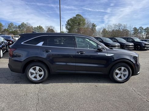 Certified 2025 Kia Sorento LX image 8