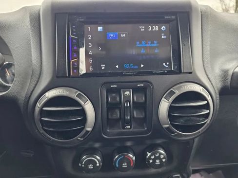 Used 2017 Jeep Wrangler Unlimited Sport w/ Quick Order Package 24S AWD/4WD image 15