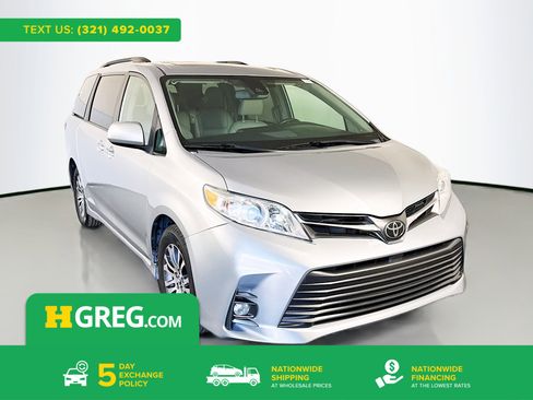 Used 2019 Toyota Sienna XLE w/ XLE Navigation Package image 1
