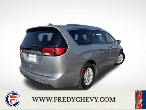 Used 2020 Chrysler Pacifica Touring-L FWD image 5