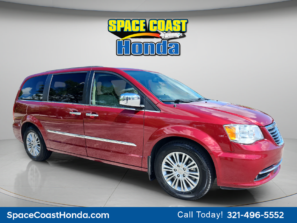 Used 2015 Chrysler Town & Country Touring-L w/ Driver Convenience Group FWD image 1