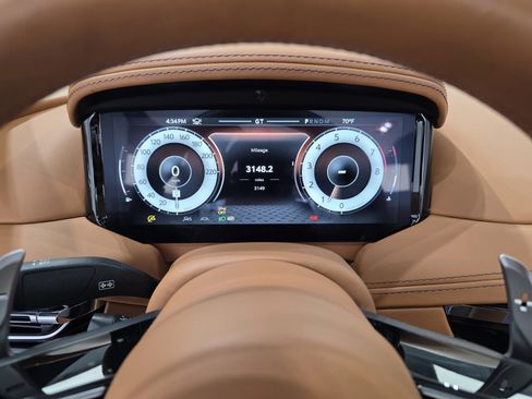 Used 2025 Aston Martin DB12 Convertible image 6