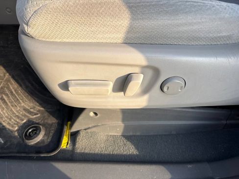 Used 2019 Toyota Sienna LE AWD/4WD image 17