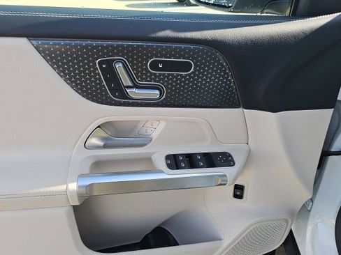 Certified 2025 Mercedes-Benz GLB 250 4MATIC image 13